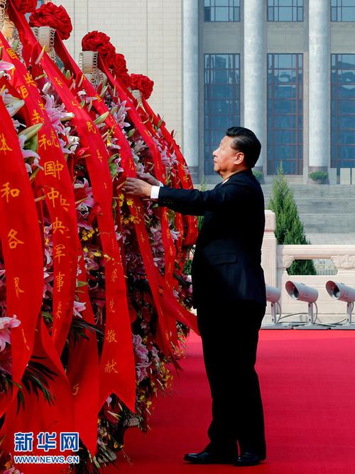 烈士纪念日向人民英雄敬献花篮仪式在京隆重举行，习近平等党和国家领导人出席