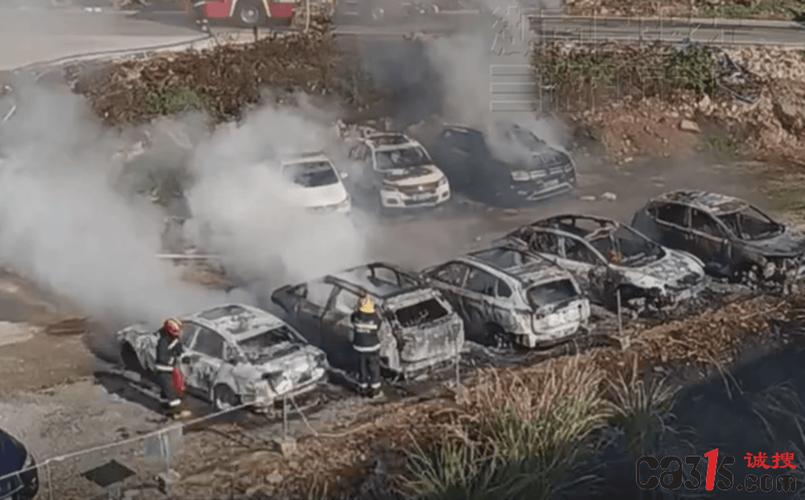 阿维塔汽车起火引燃旁边多辆车，回应：相关部门正在查验起火原因