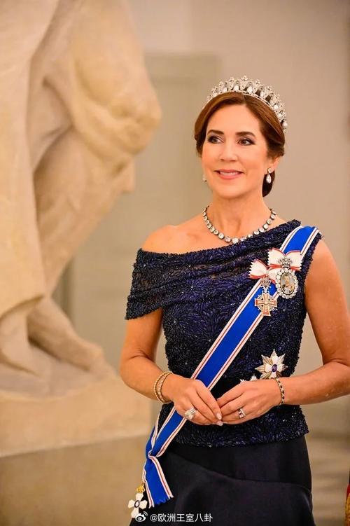 冰岛总统托马斯多蒂尔乘机抵达北京，将出席全球妇女峰会