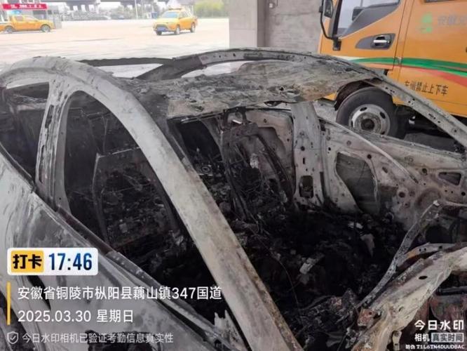 探访成都小米SU7碰撞起火事故现场，救援者：破窗后无法从里面开门