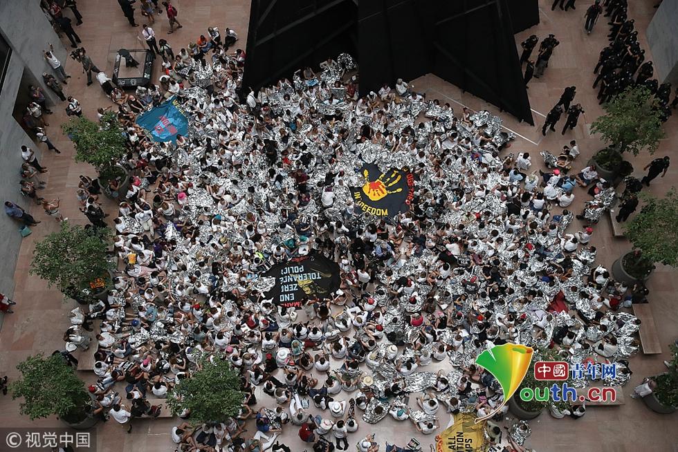 特朗普借停摆大肆“抢权”，国会共和党人集体“装死”！