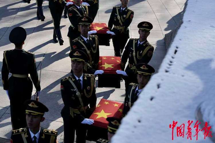 金正恩参谒中国人民志愿军烈士陵园