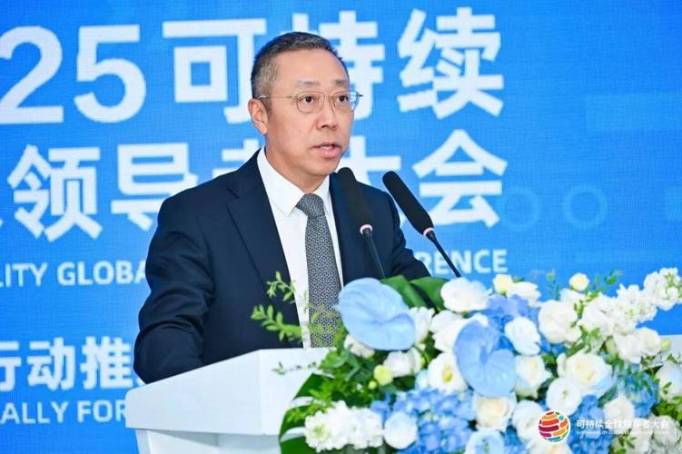人保资产黄明：中国经济正从投资驱动转向新动能引领 新能源、电子半导体等产业快速发展
