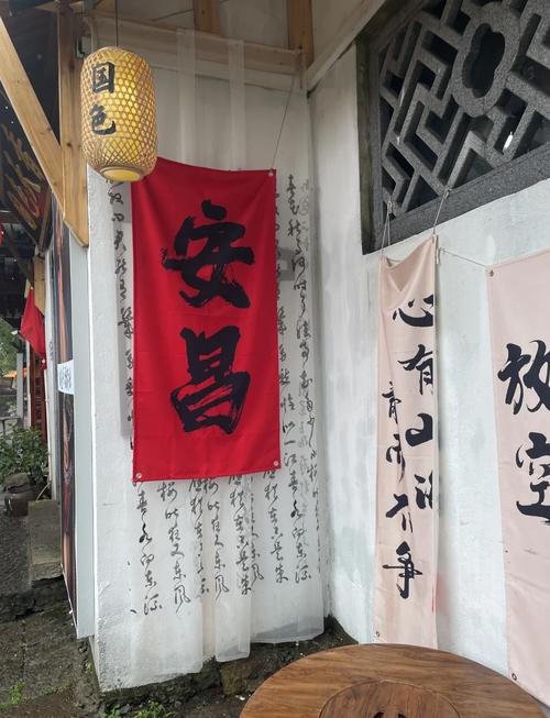 安昌古镇就“乌毡帽试戴要收费”致歉:增设乌毡帽免费拍照体验点