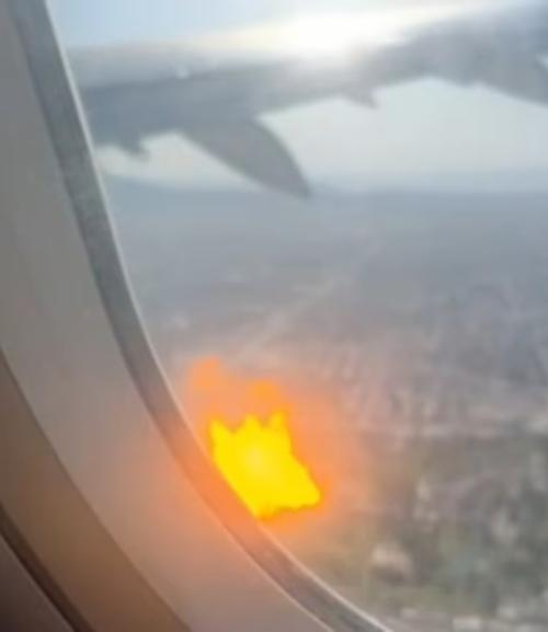 视频丨美联航客机起飞时疑似发动机故障，引发跑道灌木丛起火