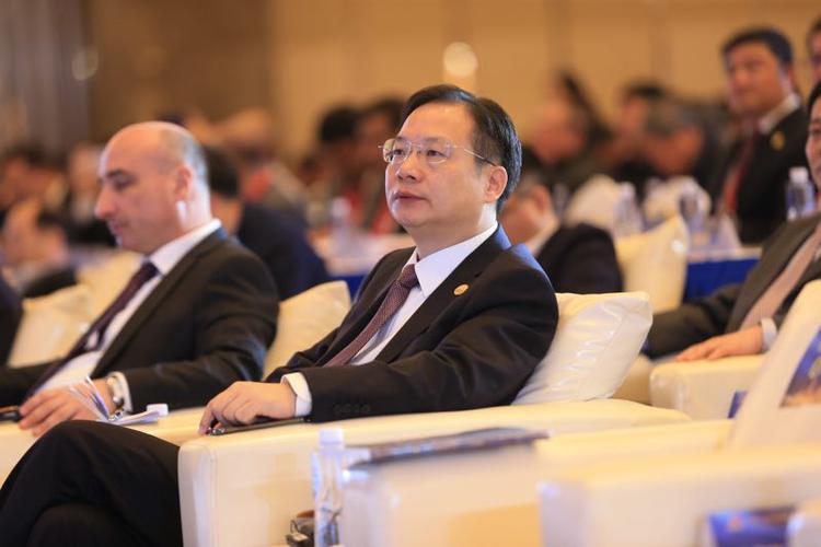 美联商汇杨杰：民营企业要坚定信心，未来一定要大胆走出去