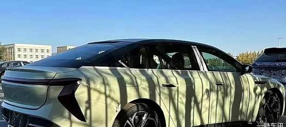 汽车早报｜红旗全固态电池首台样车成功下线 大众汽车集团拟将核心品牌董事会成员削减三分之一