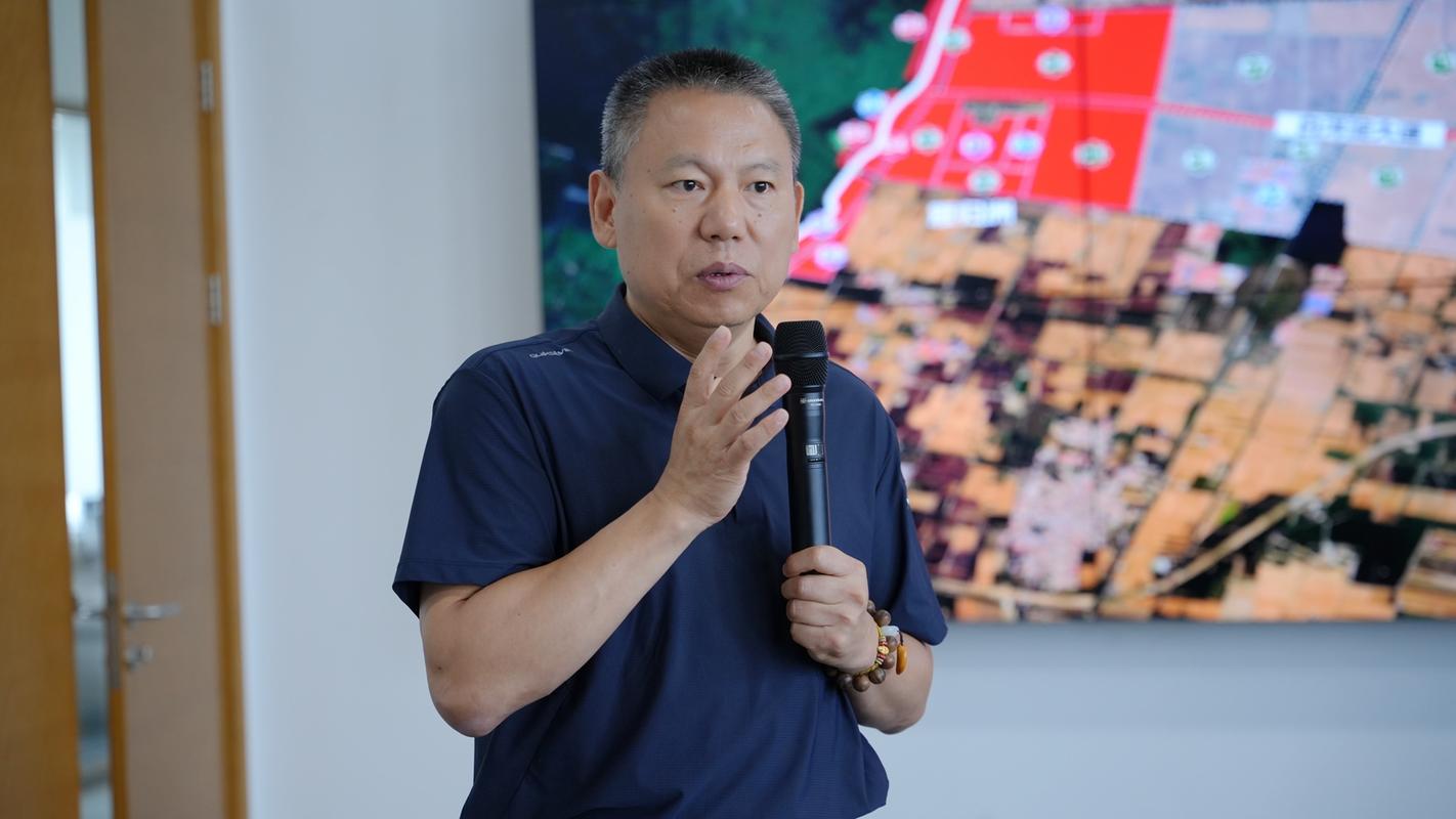 新鸿基地产：执行董事冯秀炎因健康理由辞任