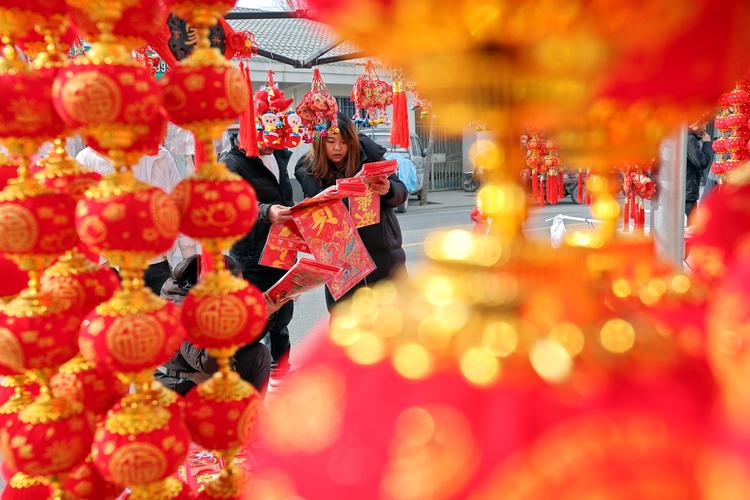 人民论坛网评|年味满市集消费涌生机