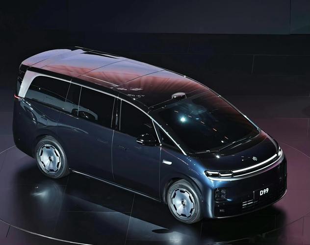 零跑汽车发布首款MPV D99，公司明年挑战100万销量目标