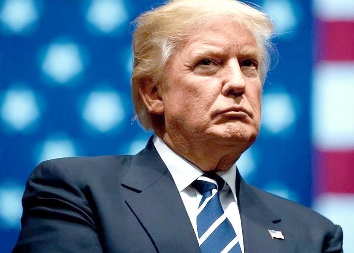 特朗普称将为霍尔木兹海峡油轮护航，并提供保险支持