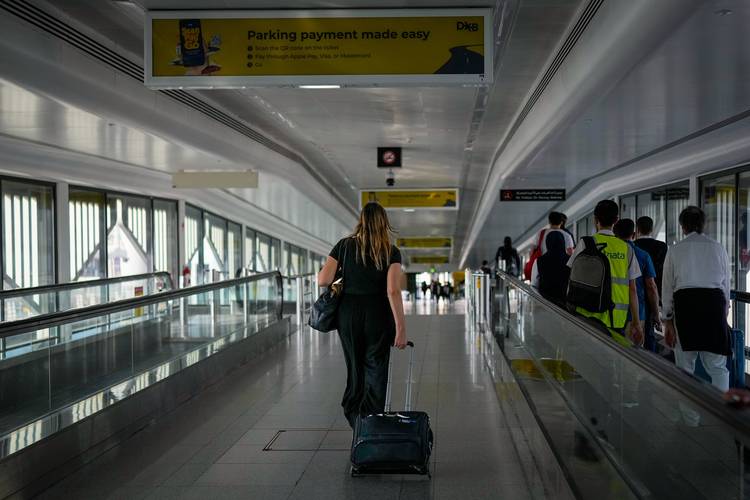 迪拜国际机场部分航班已逐步恢复