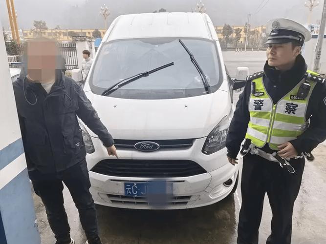 贵州赫章县通报致学生2死14伤事故详情:小型客车违法超员与大货车碰撞