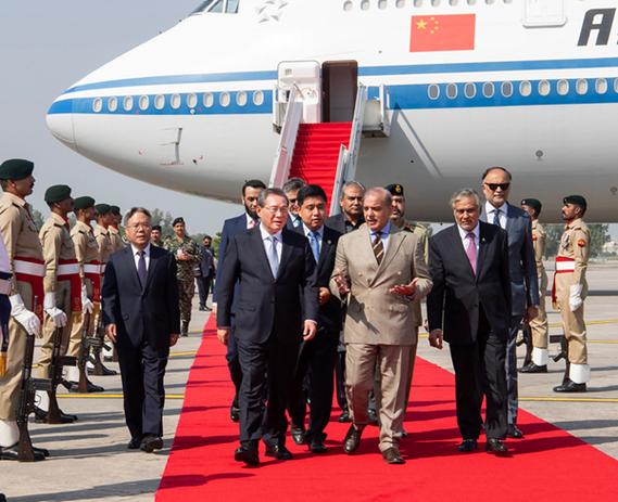 巴基斯坦总理确认美国和伊朗将参加周五在伊斯兰堡的和谈