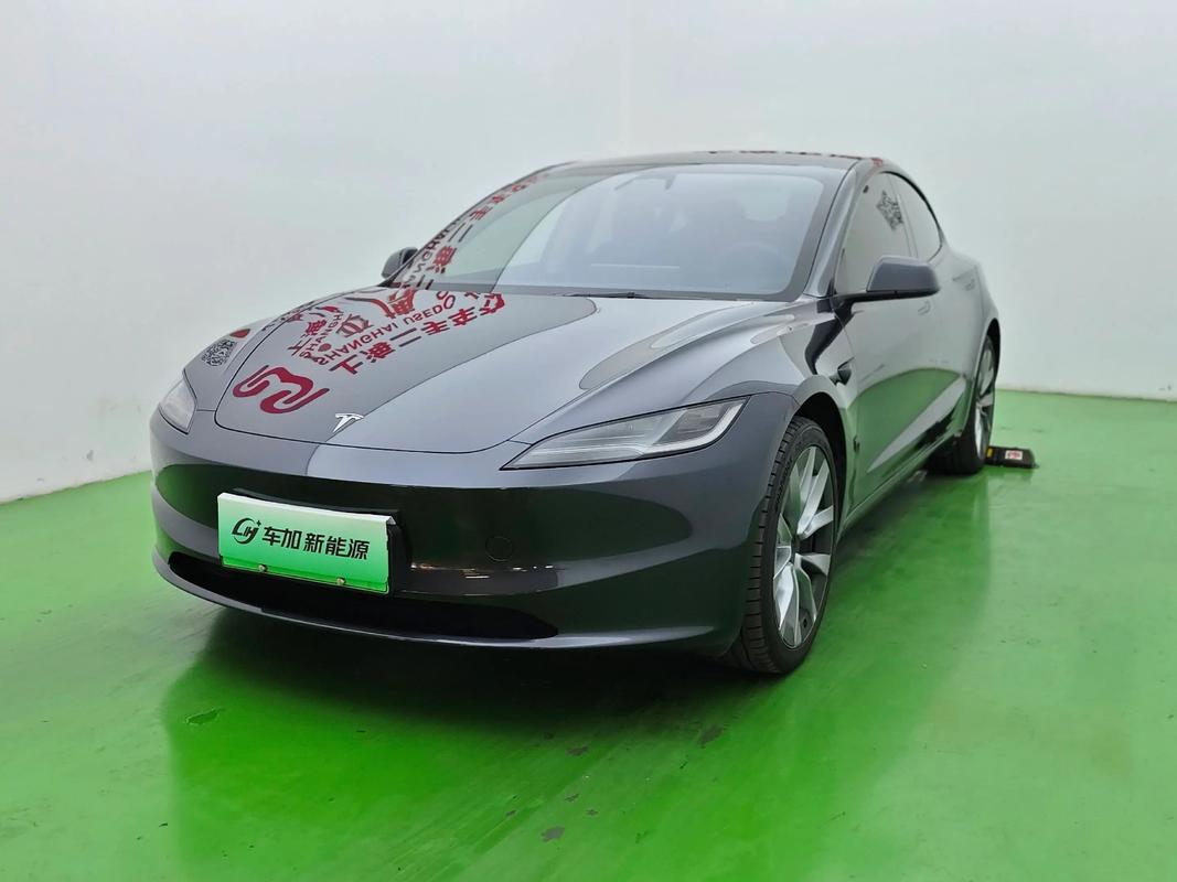 消息人士称，特斯拉正在研发一款尺寸更小、价格更低的电动汽车