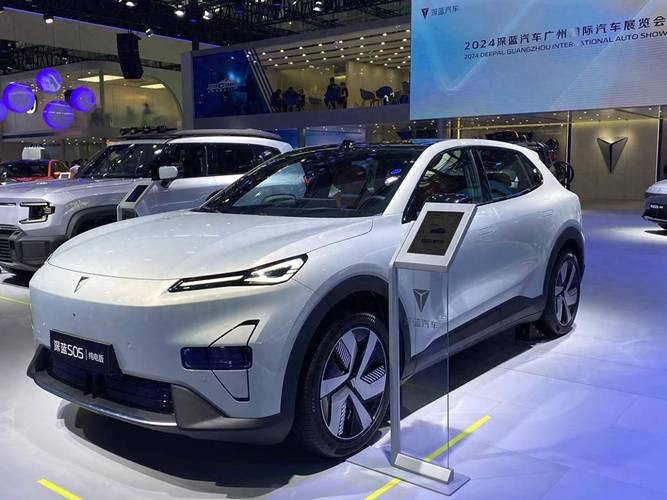 汽车早报|京东新“国民好车”合作品牌为深蓝汽车 特斯拉FSD受监督版本在荷兰获批